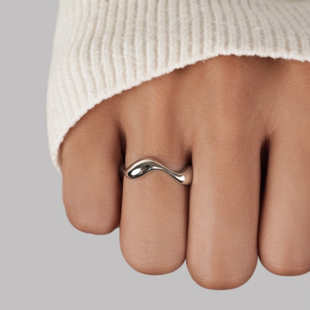 Waves – Minimalist Ring