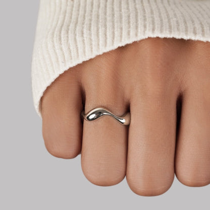 Waves – Minimalist Ring