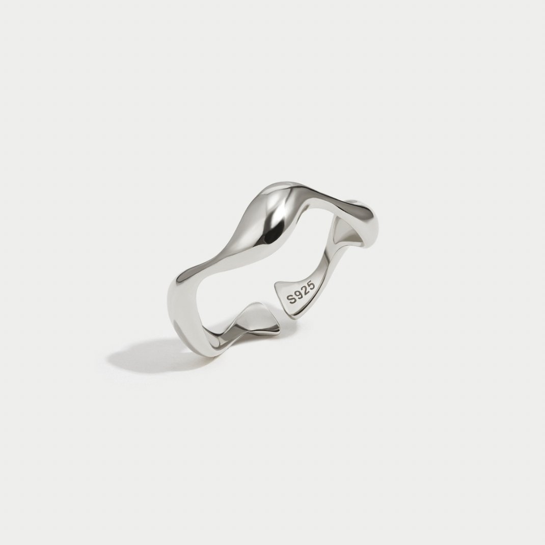 Waves – Minimalist Ring