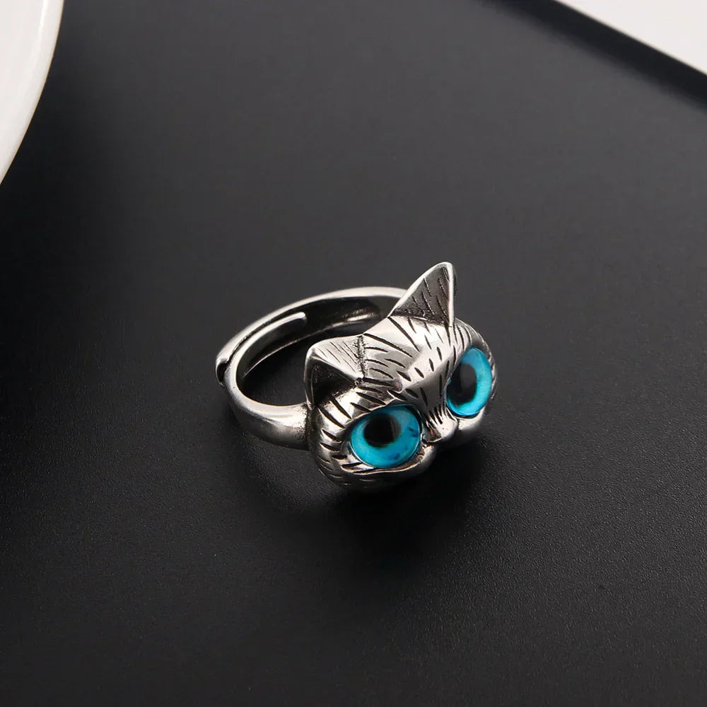 Cat Ring with Blue Eyes – Playful Vintage Silver Animal Ring for Cat Lovers