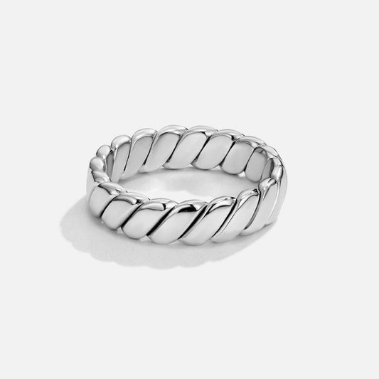 Calira – Twisted Infinity Silver Ring
