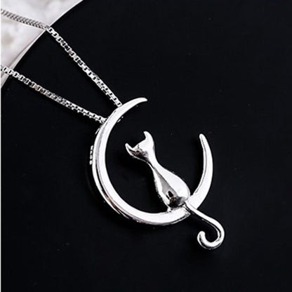 Elegant necklace with crescent moon and cat