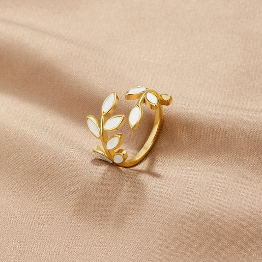 Serene – Gold Leaf Ring