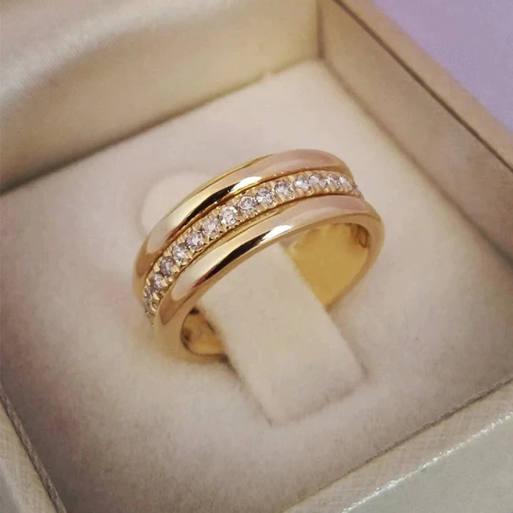 Sarah – Vintage Framed Zirconia Ring