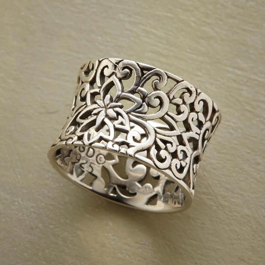 Bonnie – Vintage Silver Hollow Ring