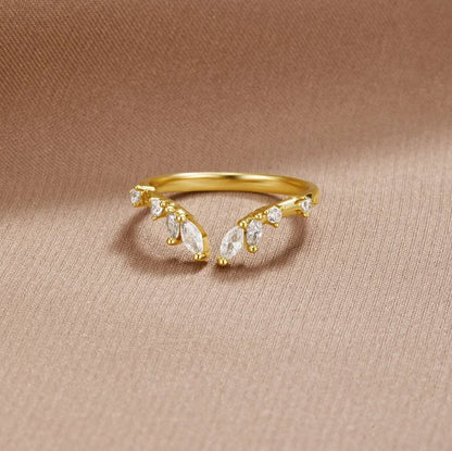 Peace – Crystal Gold Vine Ring