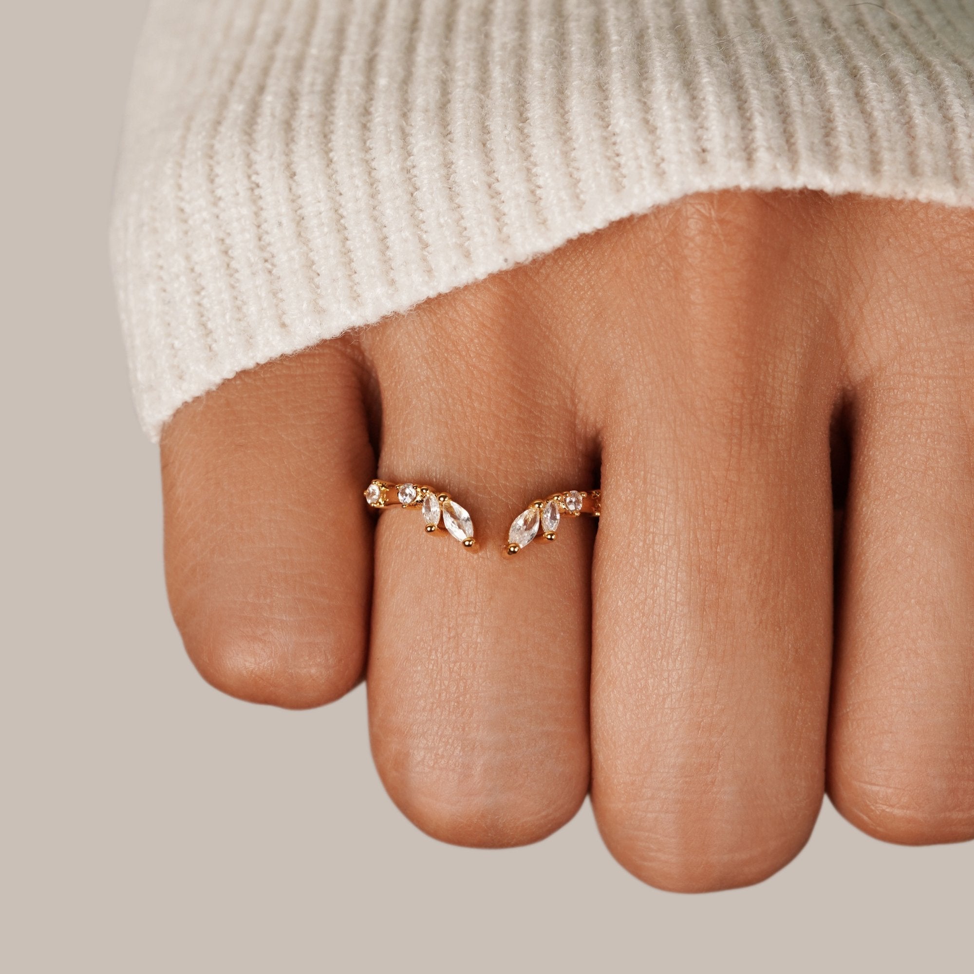 Peace – Crystal Gold Vine Ring