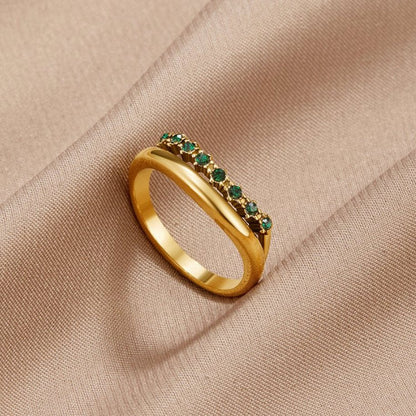 Mary – Emerald Green Layered Ring