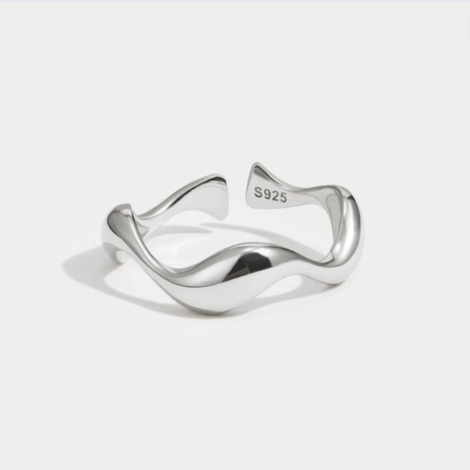 Waves – Minimalist Ring