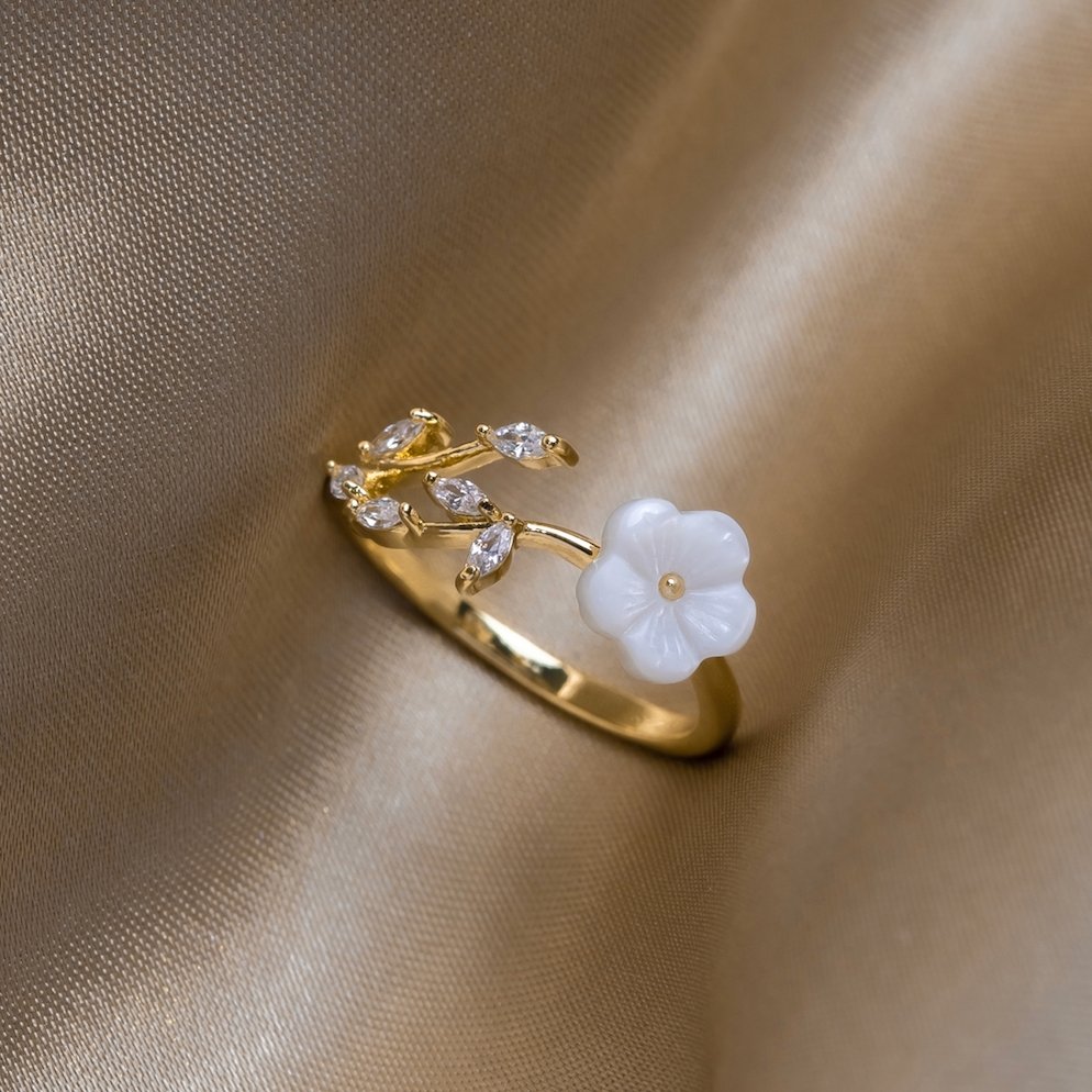 Rise – White Blossom Ring