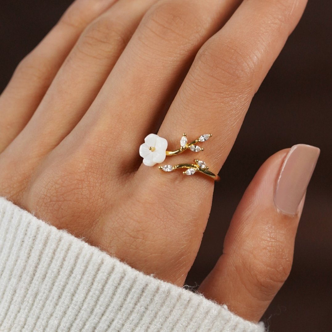 Rise – White Blossom Ring